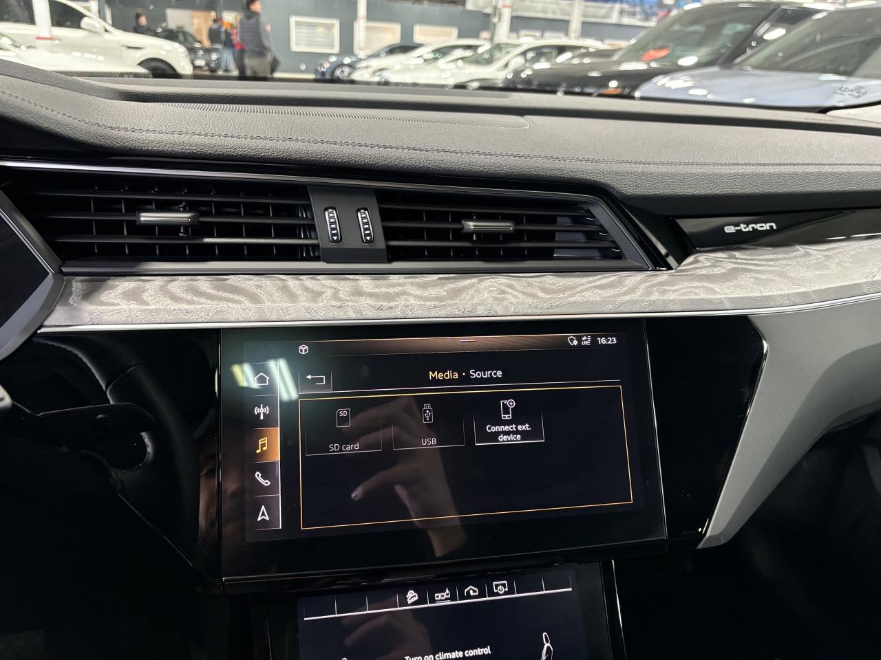 2019 Audi E-Tron Progressiv|QUATTRO|NAV|PANOROOF|LEATHER|ALLOYS|+++ - Photo #25