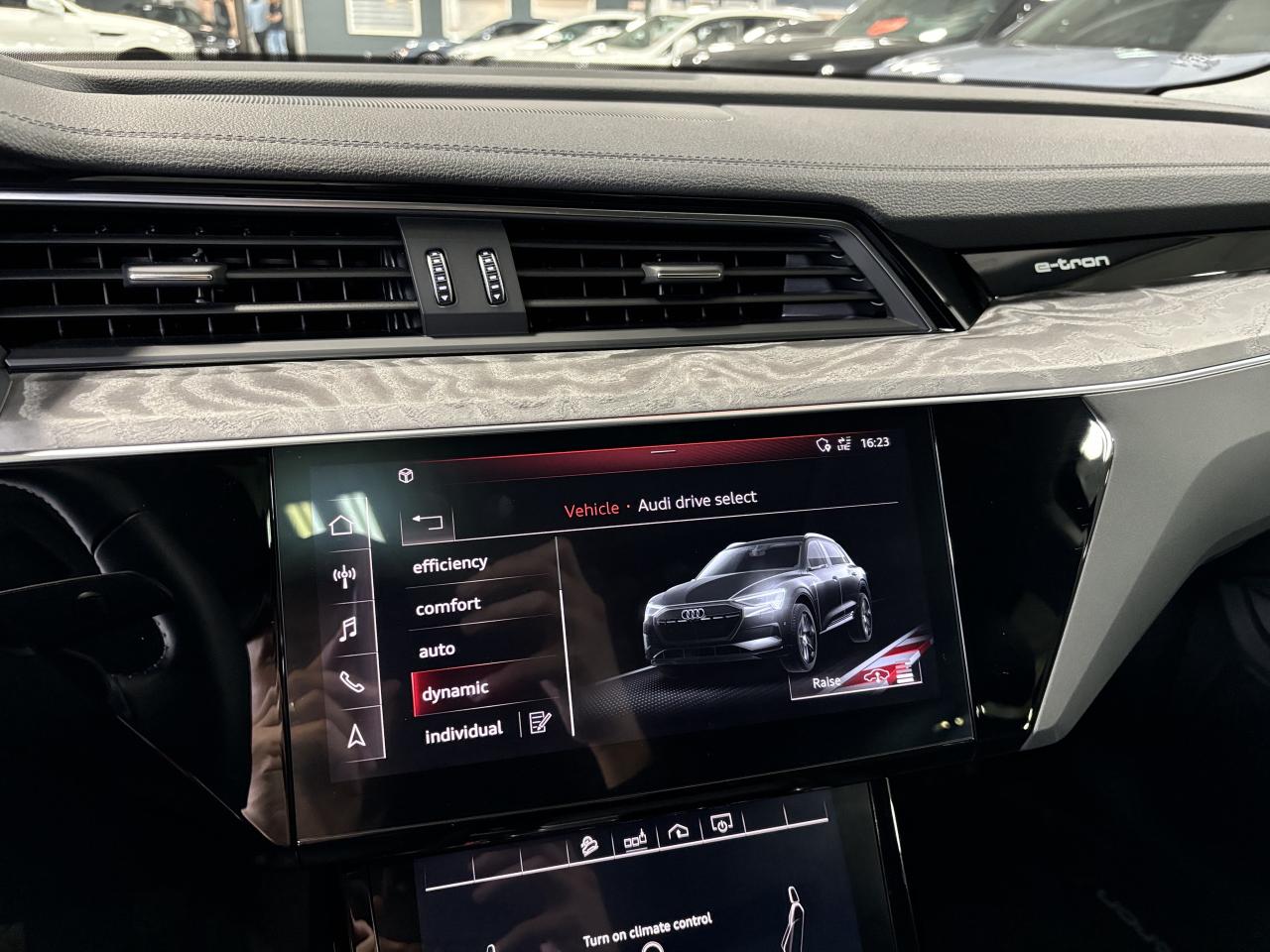 2019 Audi E-Tron Progressiv|QUATTRO|NAV|PANOROOF|LEATHER|ALLOYS|+++ - Photo #27