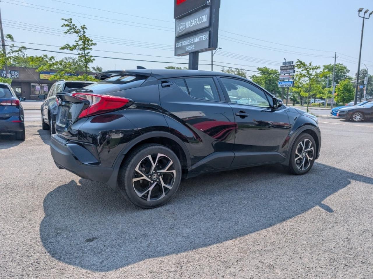 2021 Toyota C-HR XLE Premium  **LOW KMS - HTD SW** Photo4
