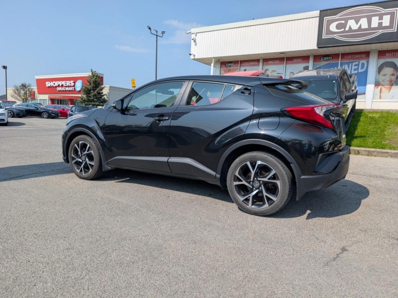 2021 Toyota C-HR XLE Premium  **LOW KMS - HTD SW** Photo2