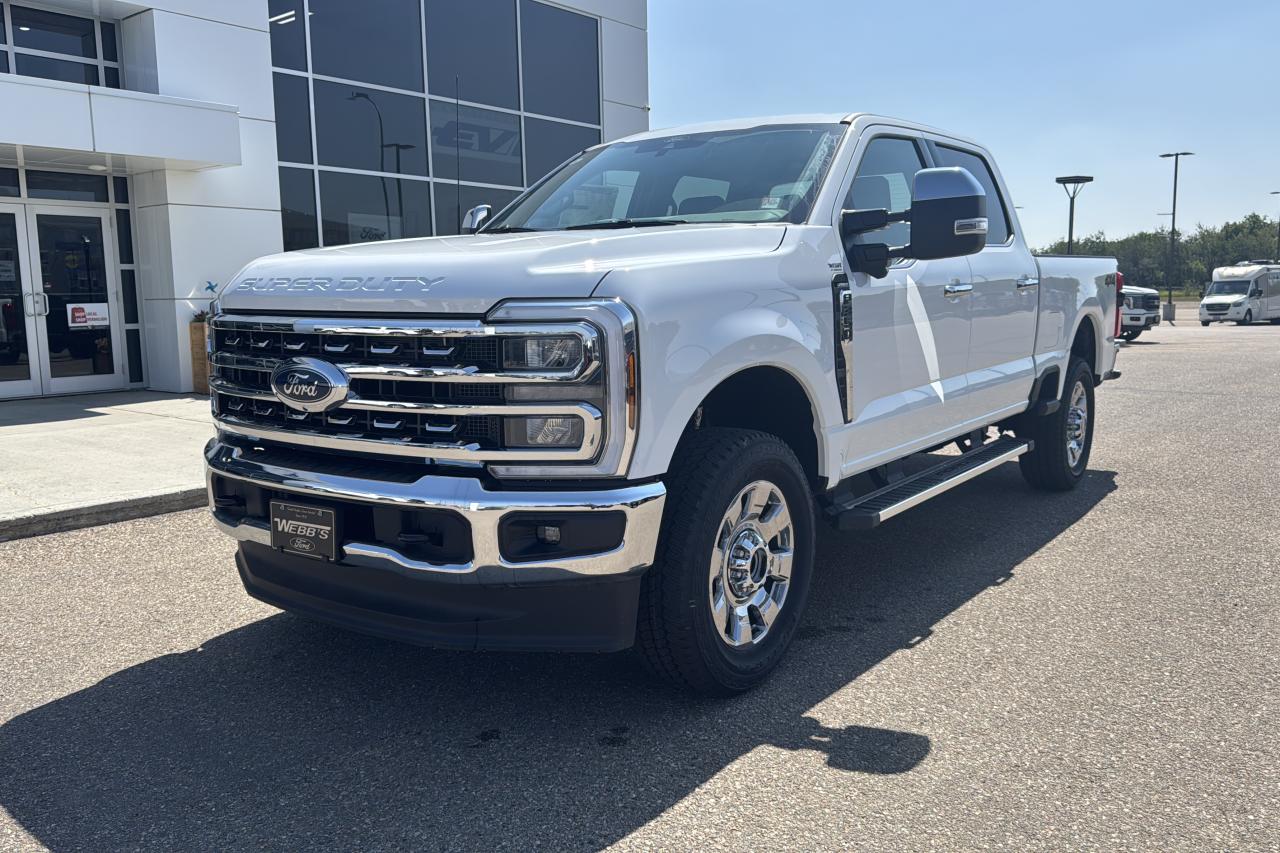 2025 Ford F-350 Super Duty Lariat Photo2