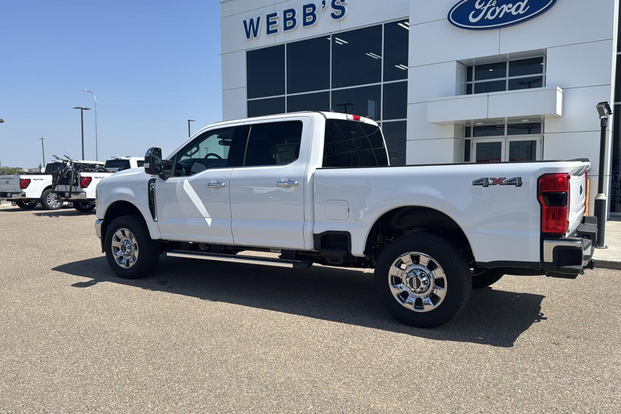 2025 Ford F-350 Super Duty Lariat Photo5
