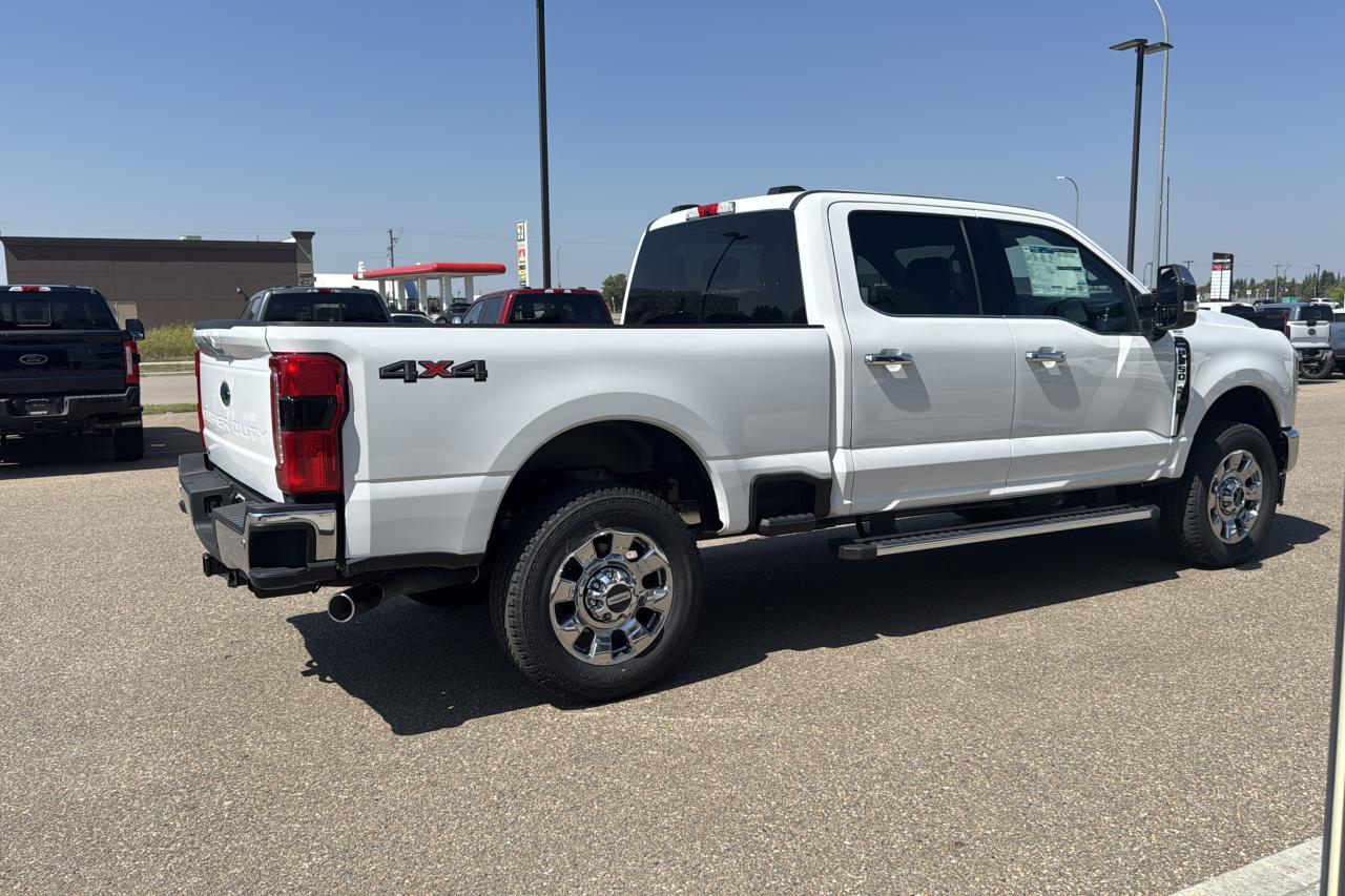 2025 Ford F-350 Super Duty Lariat Photo5