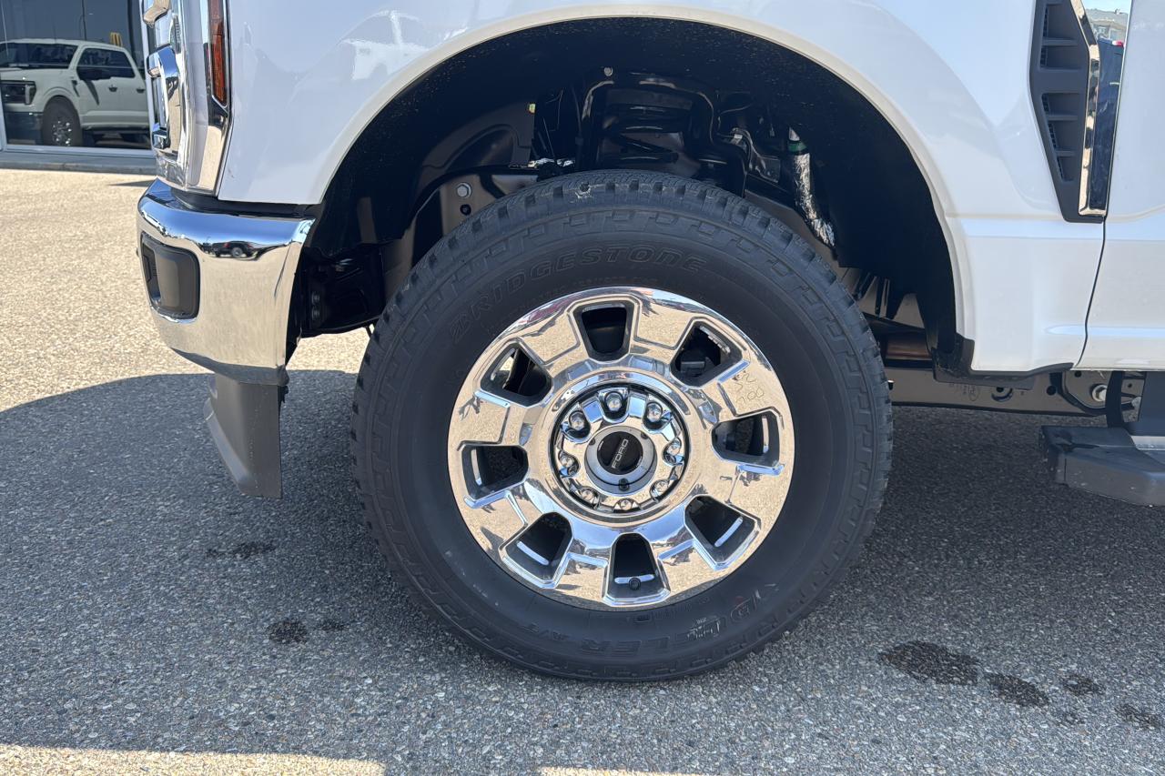 2025 Ford F-350 Super Duty Lariat Photo5
