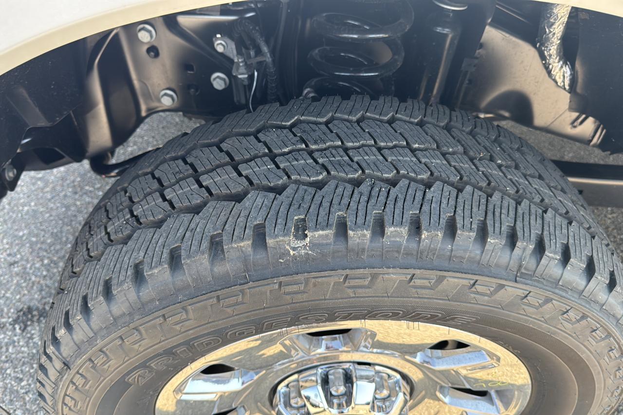 2025 Ford F-350 Super Duty Lariat Photo5