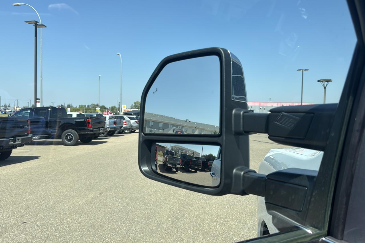 2025 Ford F-350 Super Duty Lariat Photo5