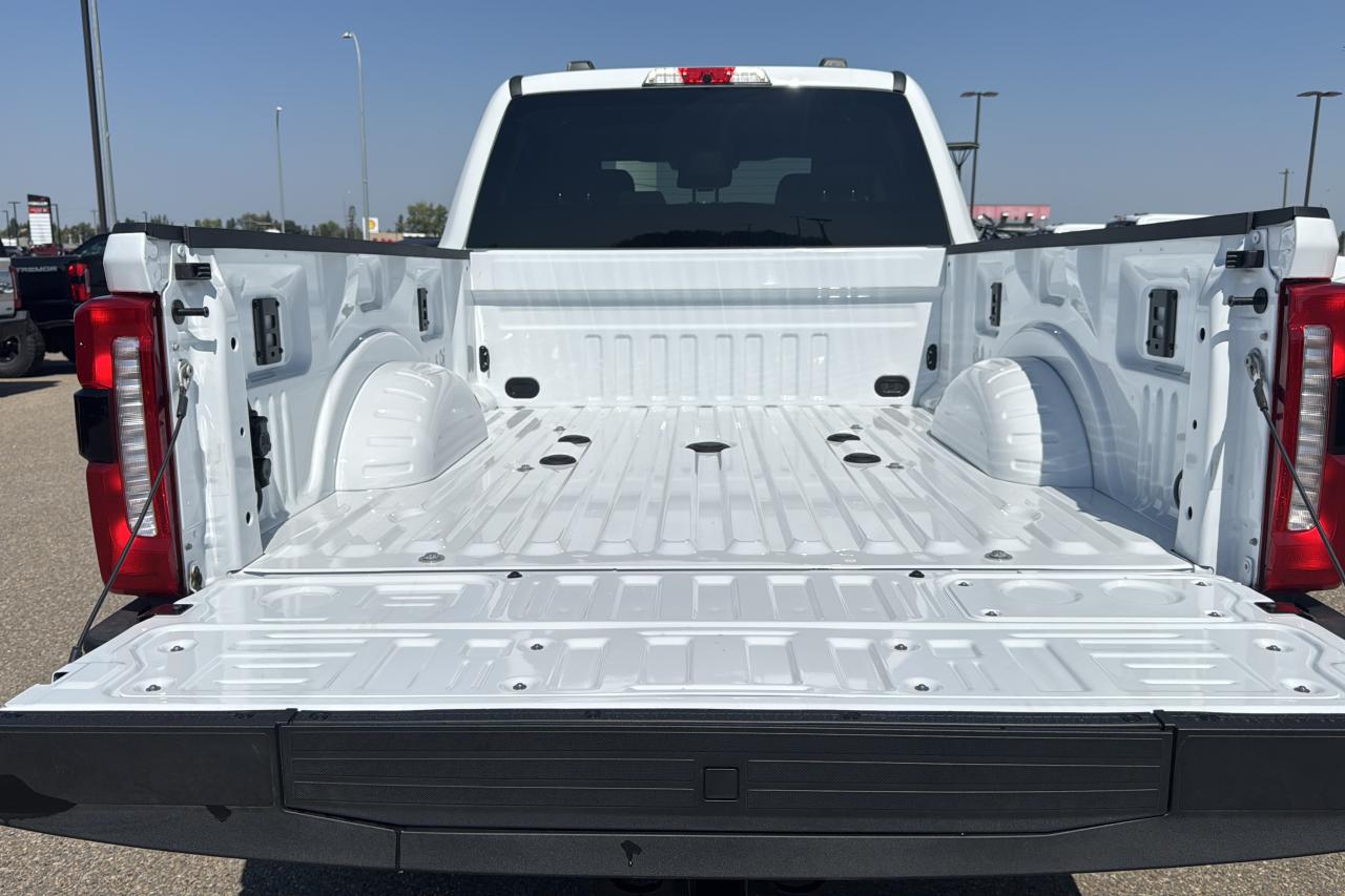 2025 Ford F-350 Super Duty Lariat Photo5