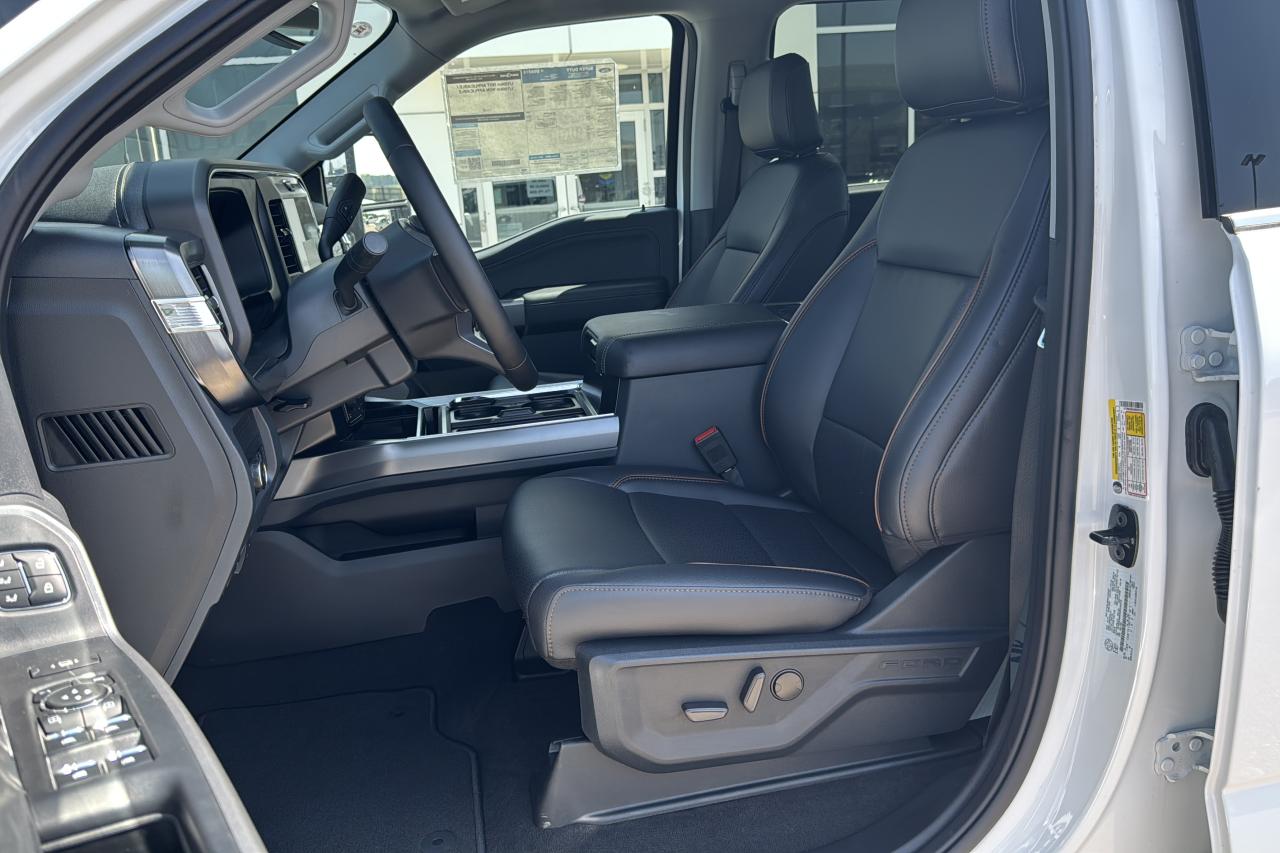 2025 Ford F-350 Super Duty Lariat Photo5
