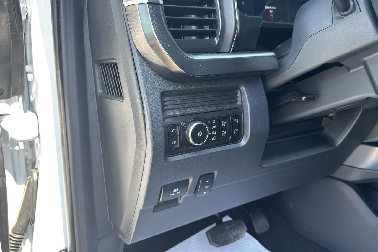 2025 Ford F-350 Super Duty Lariat Photo5