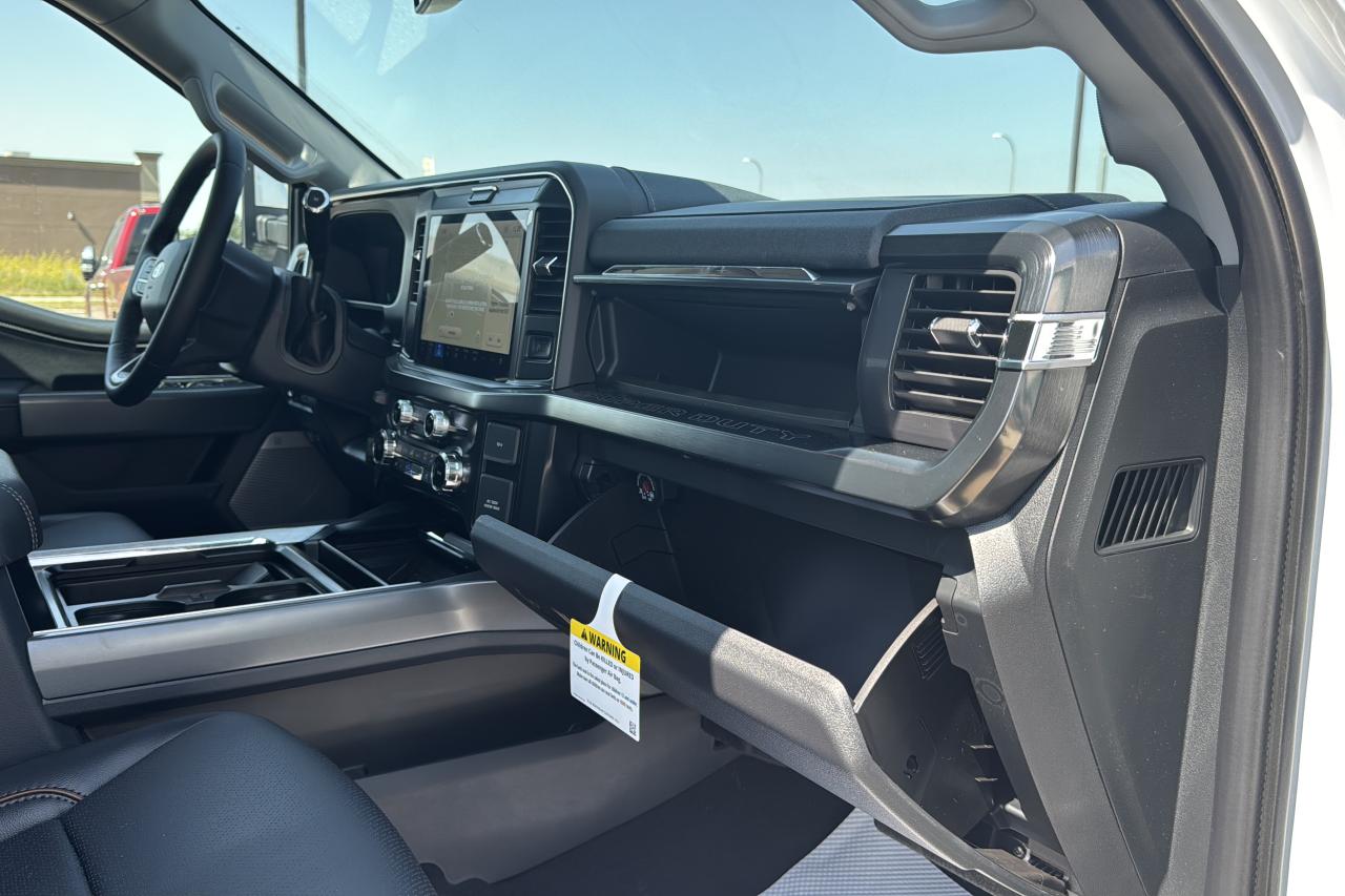 2025 Ford F-350 Super Duty Lariat Photo5