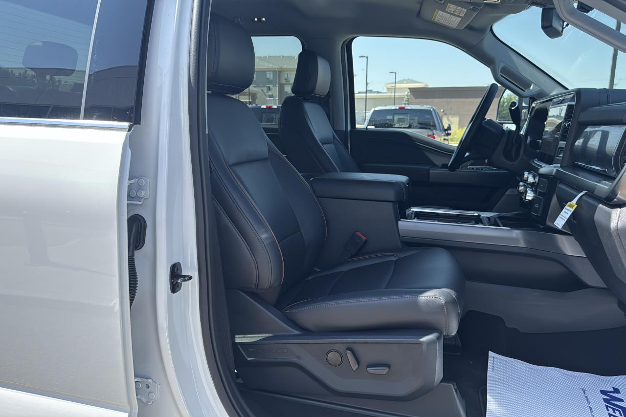 2025 Ford F-350 Super Duty Lariat Photo5