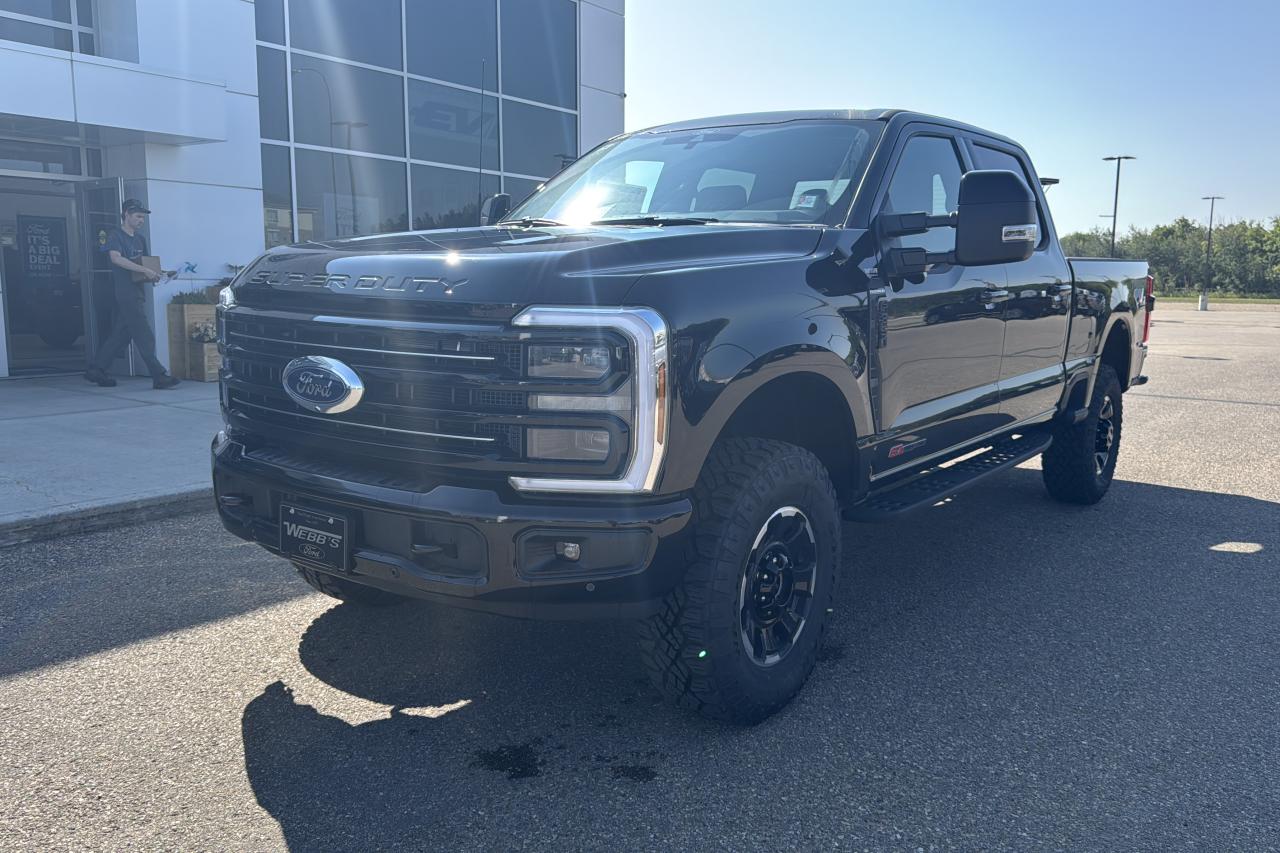 2025 Ford F-350 Super Duty Platinum Photo5