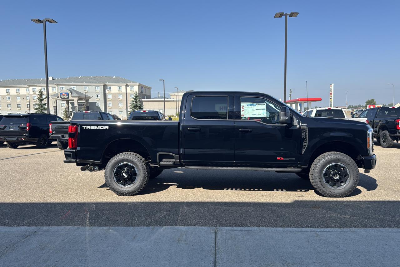 2025 Ford F-350 Super Duty Platinum Photo5