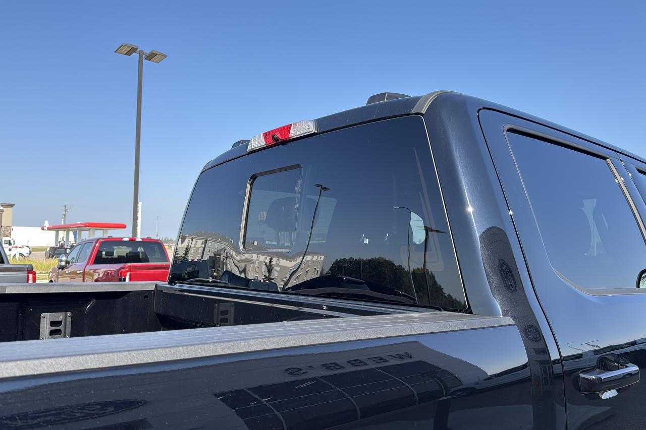2025 Ford F-350 Super Duty Platinum Photo5