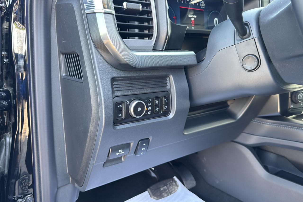 2025 Ford F-350 Super Duty Platinum Photo5