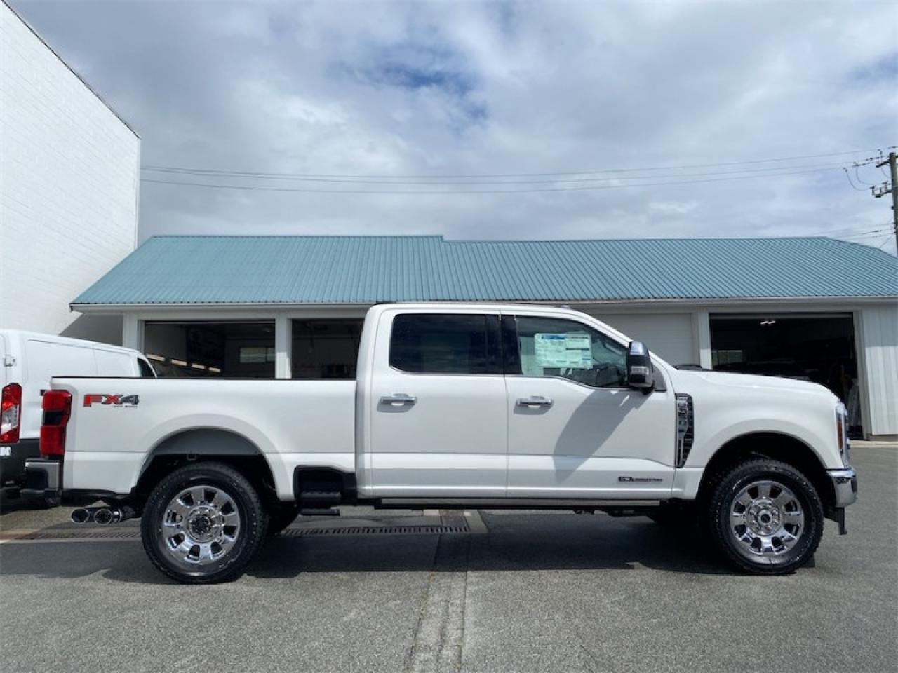 2025 Ford F-350 Super Duty LARIAT  - Moonroof Photo5