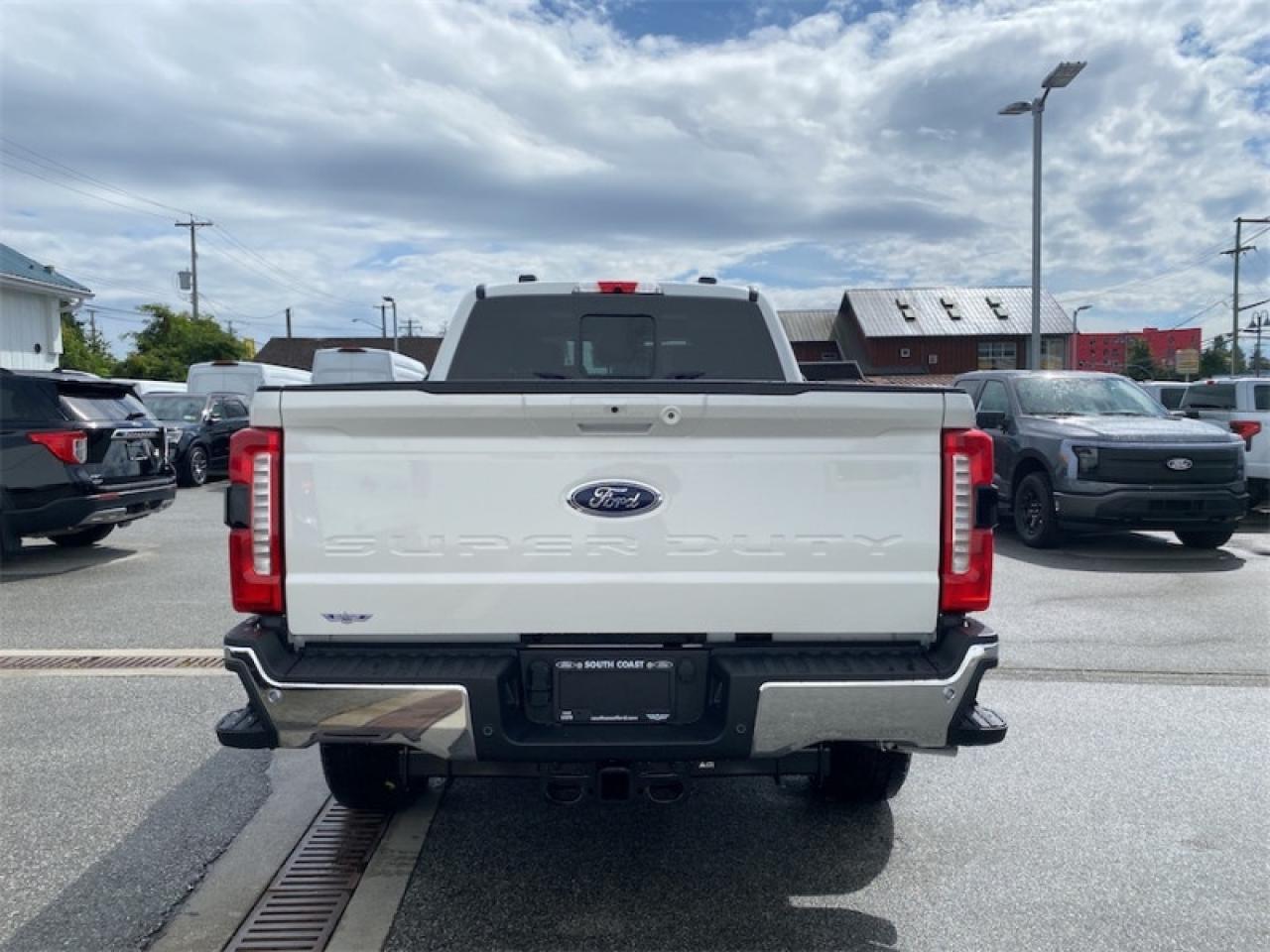2025 Ford F-350 Super Duty LARIAT  - Moonroof Photo5