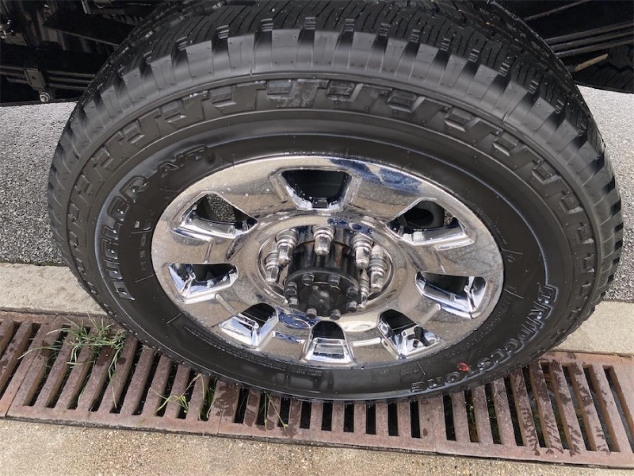 2025 Ford F-350 Super Duty LARIAT  - Moonroof Photo5