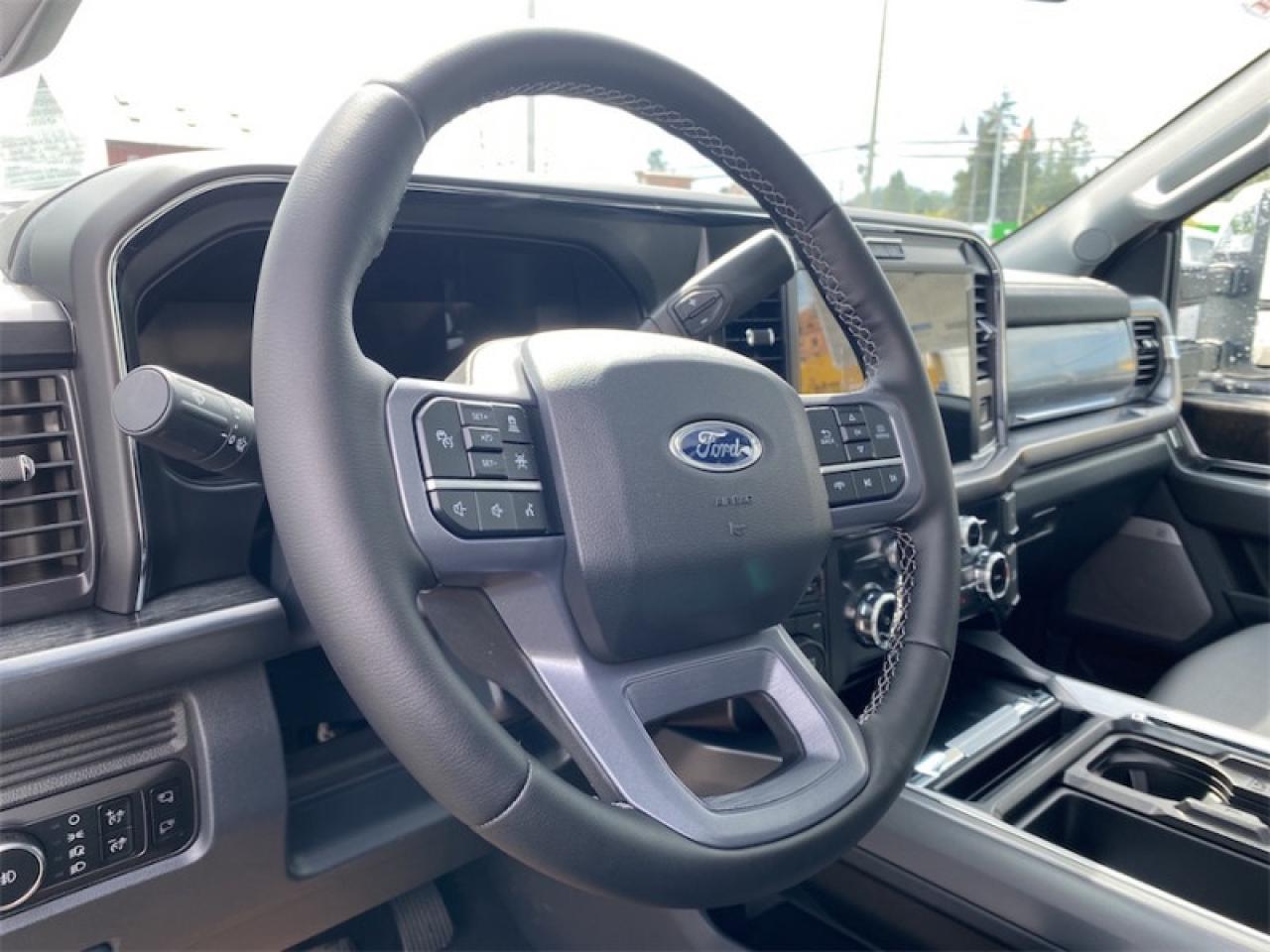 2025 Ford F-350 Super Duty LARIAT  - Moonroof Photo5