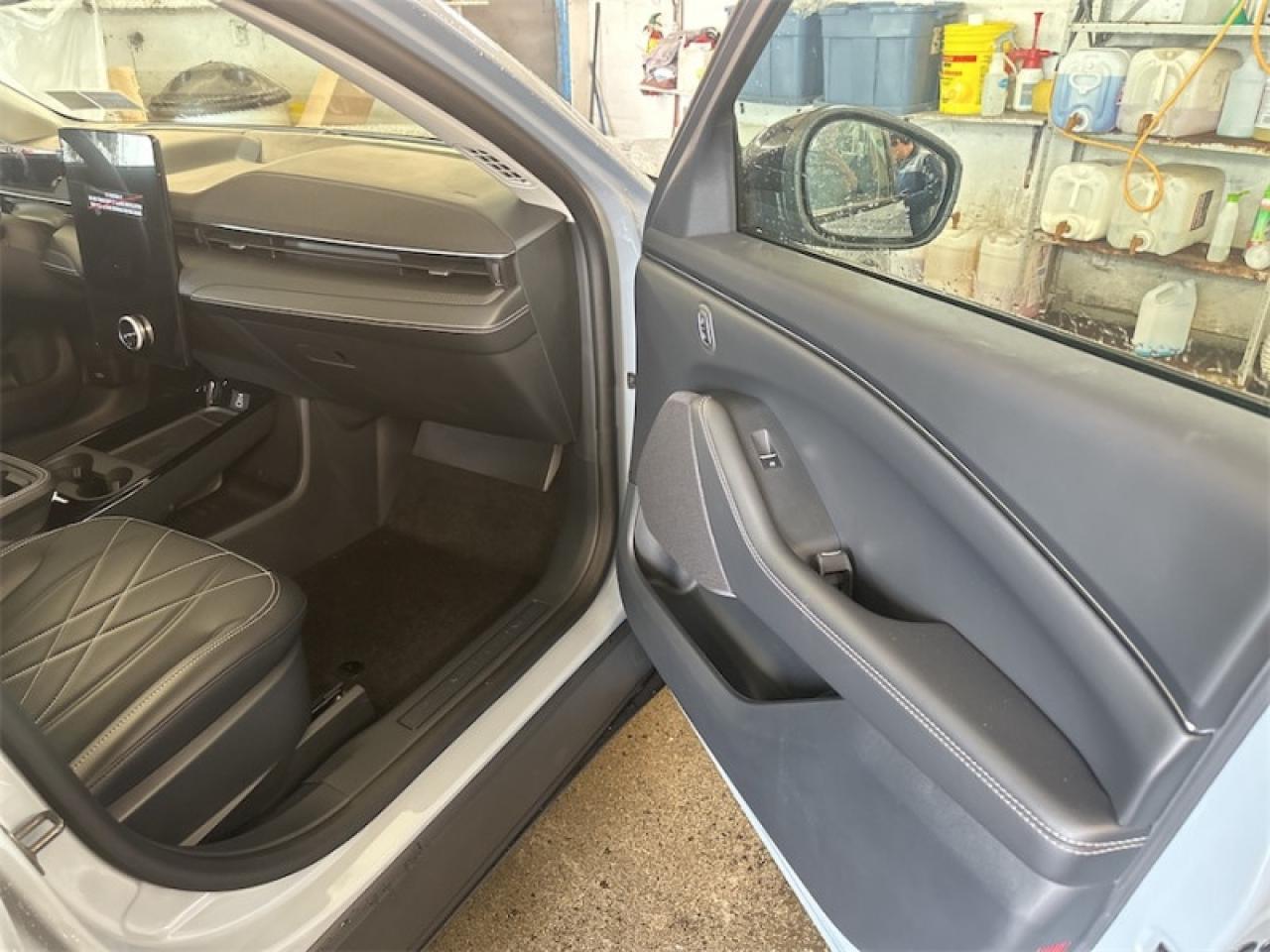 2025 Ford Mustang Mach-E Select AWD  - Activex Seats Photo5