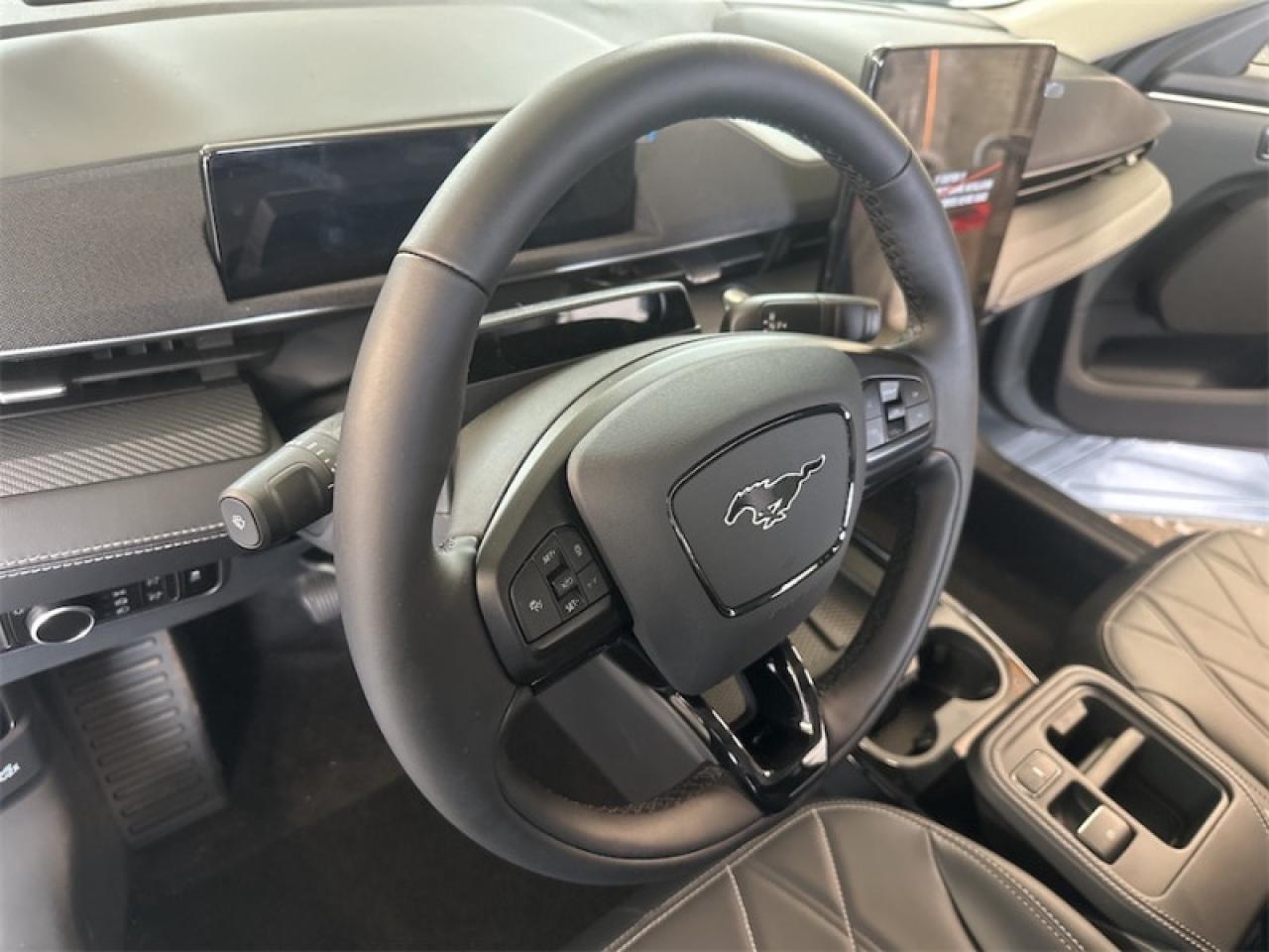 2025 Ford Mustang Mach-E Select AWD  - Activex Seats Photo5