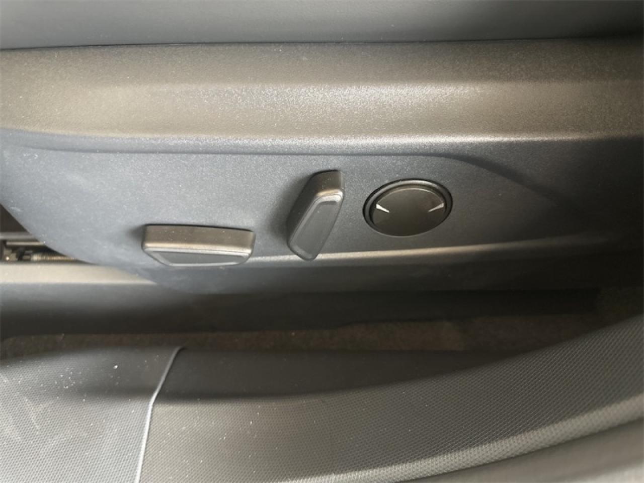 2025 Ford Mustang Mach-E Select AWD  - Activex Seats Photo5