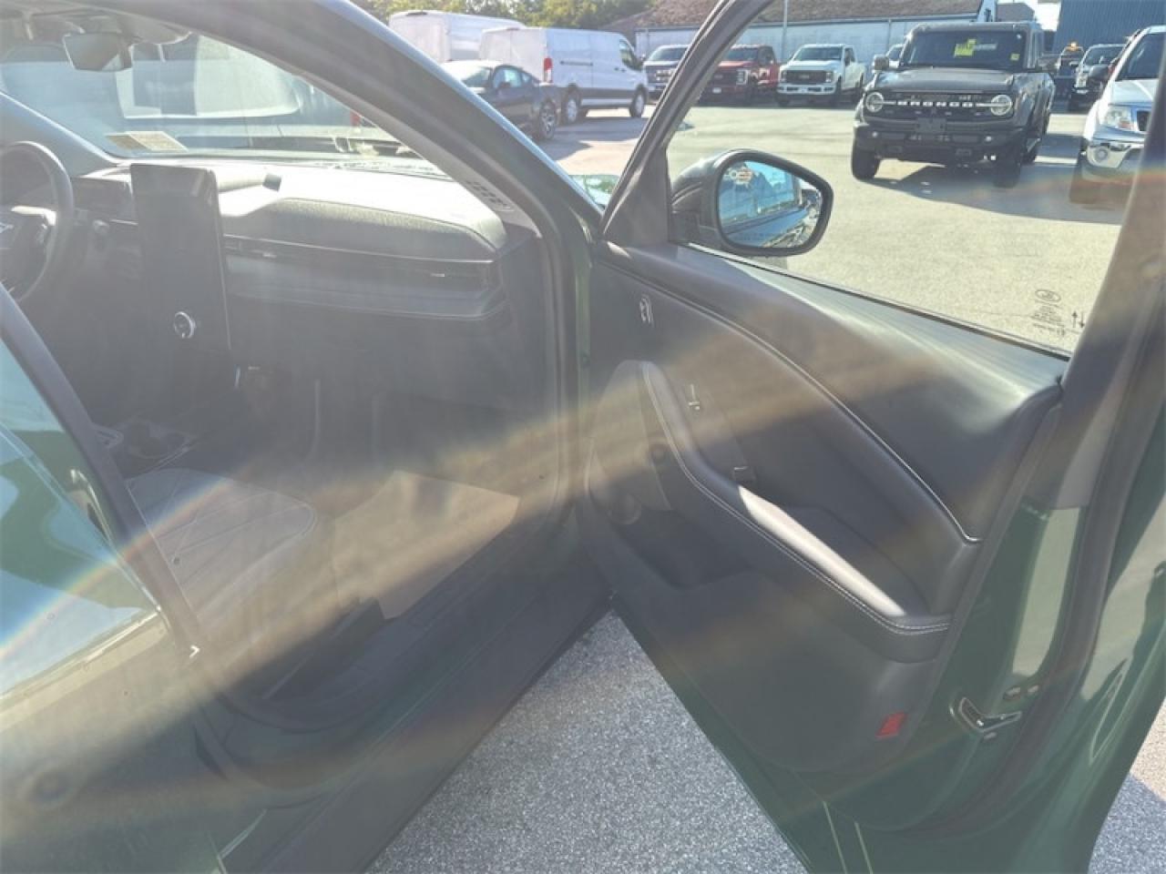 2025 Ford Mustang Mach-E Select AWD  - Activex Seats Photo5