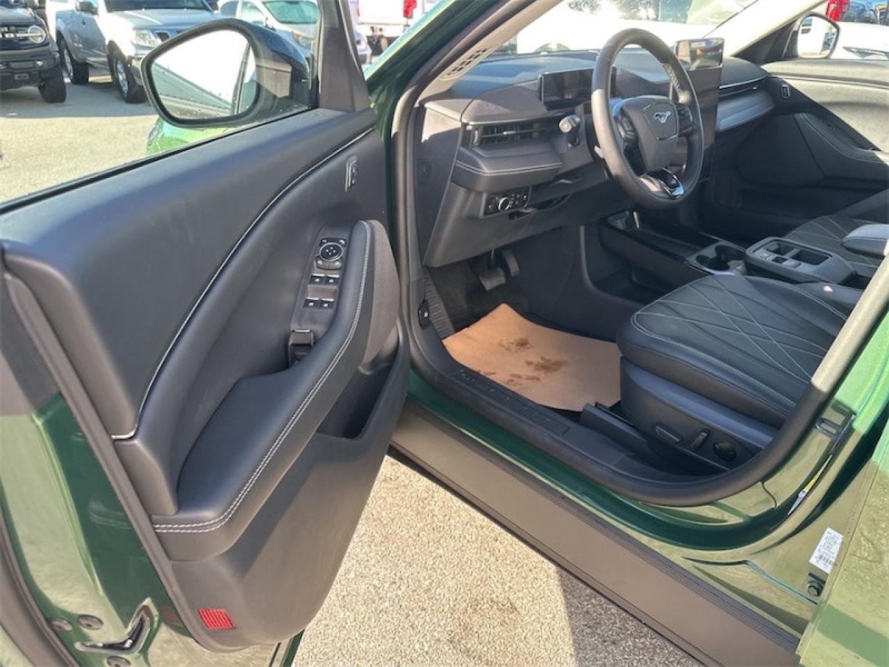 2025 Ford Mustang Mach-E Select AWD  - Activex Seats Photo5