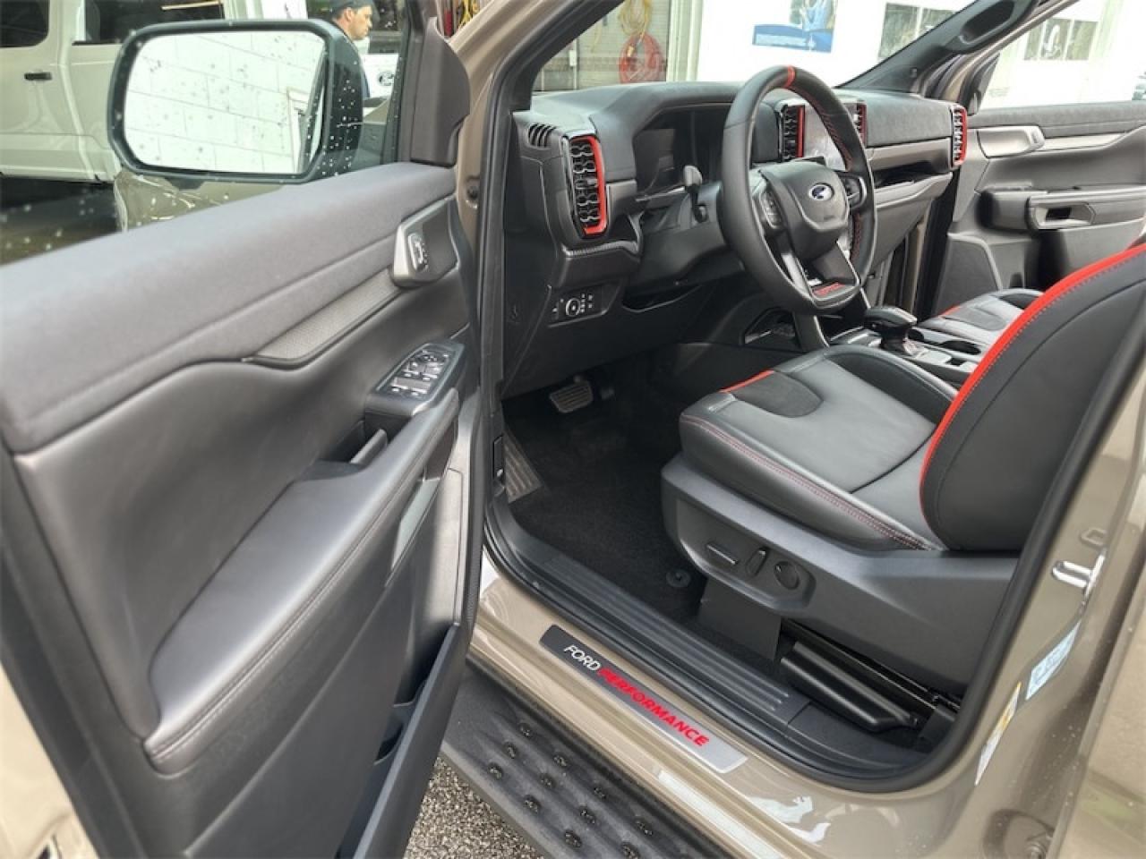 2025 Ford Ranger Raptor  - Leather Seats Photo5