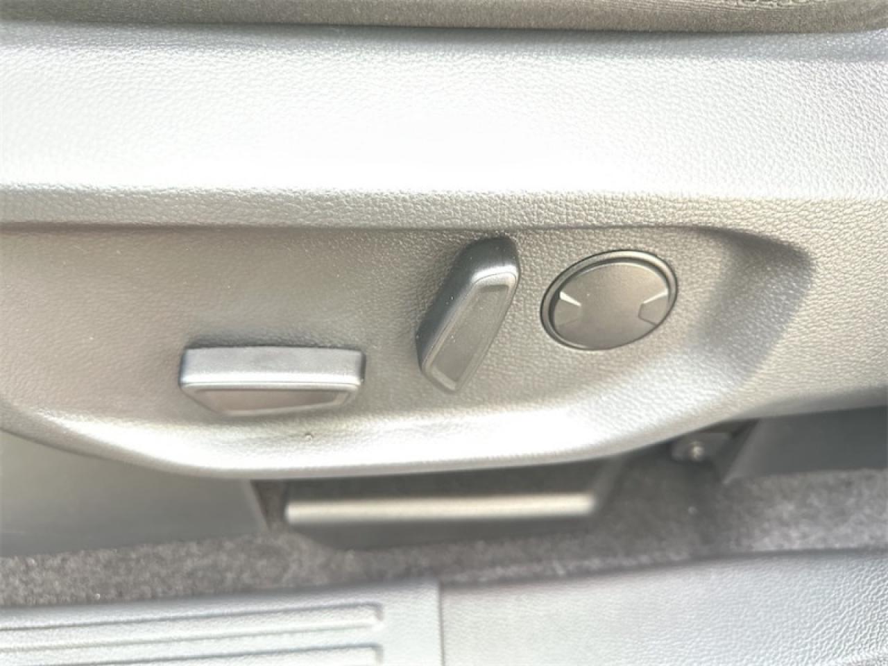 2025 Ford Ranger Raptor  - Leather Seats Photo5