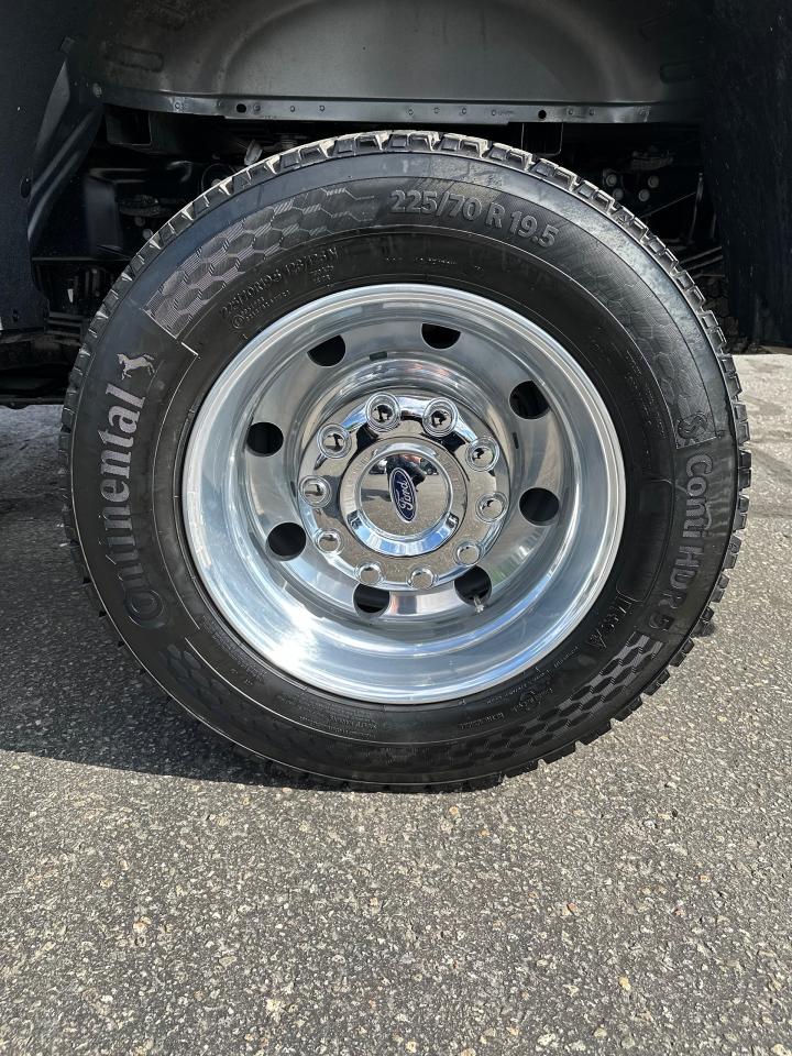 2024 Ford F-450 Super Duty DRW Limited Photo5
