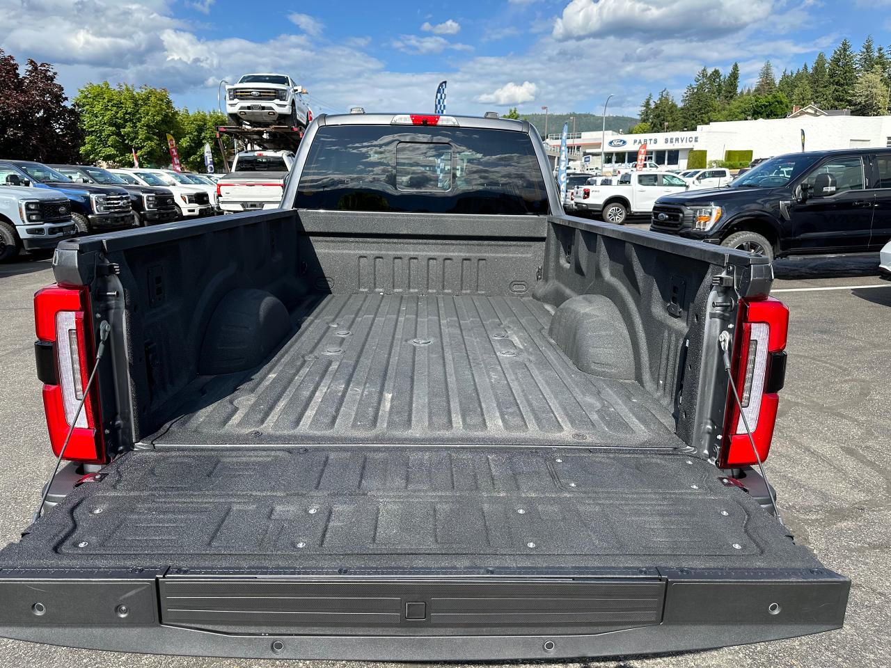 2024 Ford F-450 Super Duty DRW Limited Photo5