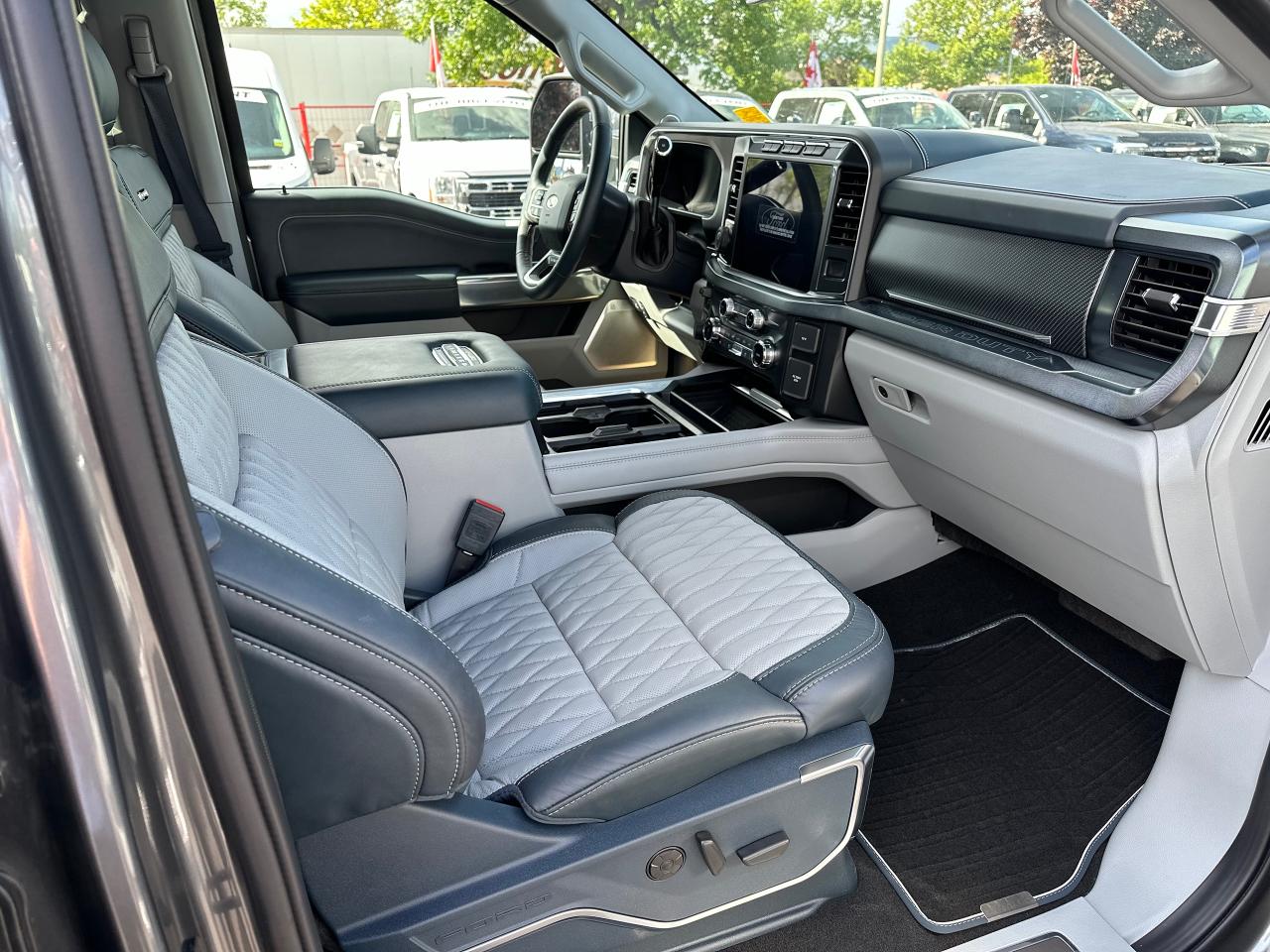 2024 Ford F-450 Super Duty DRW Limited Photo5