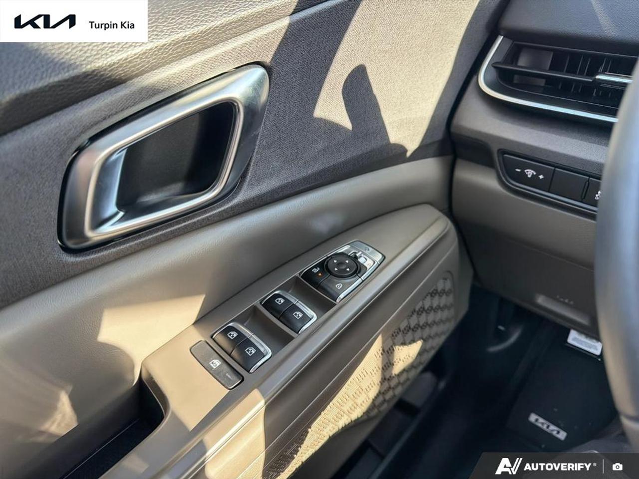 2025 Kia Carnival EX Photo