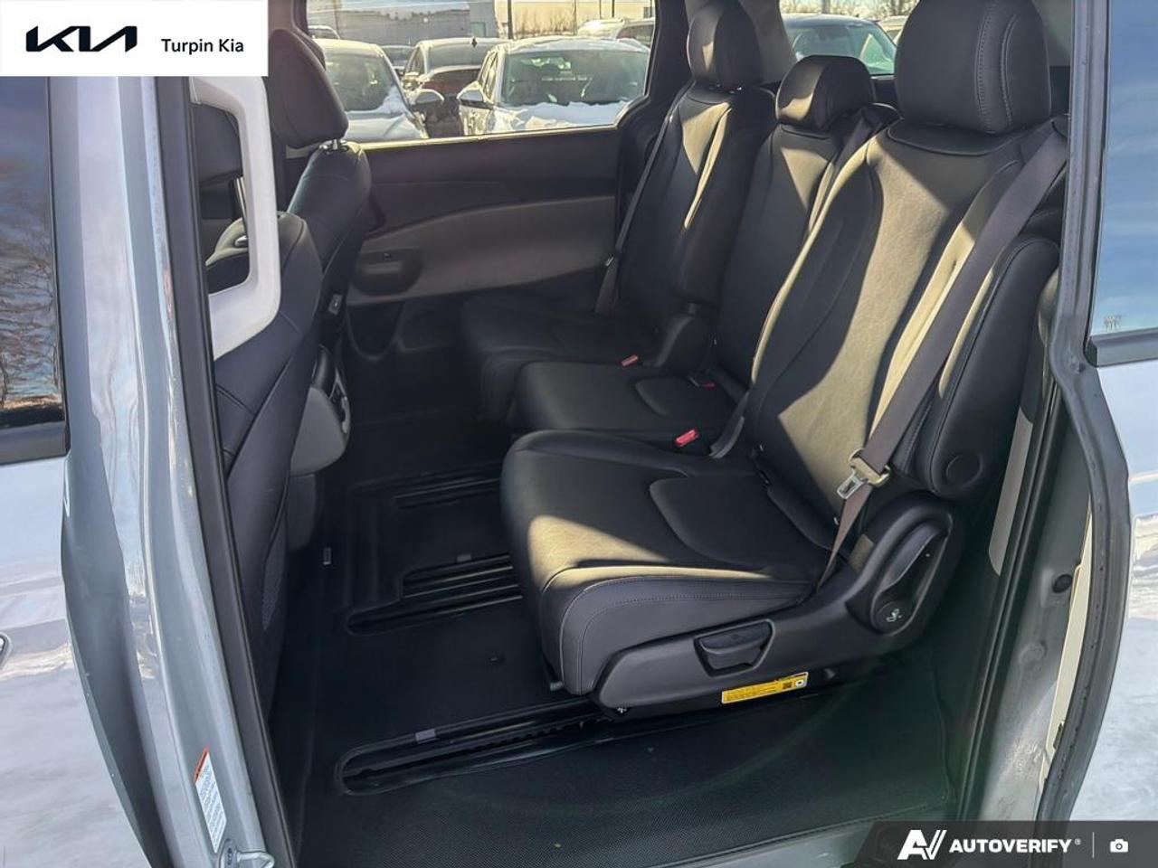 2025 Kia Carnival EX Photo