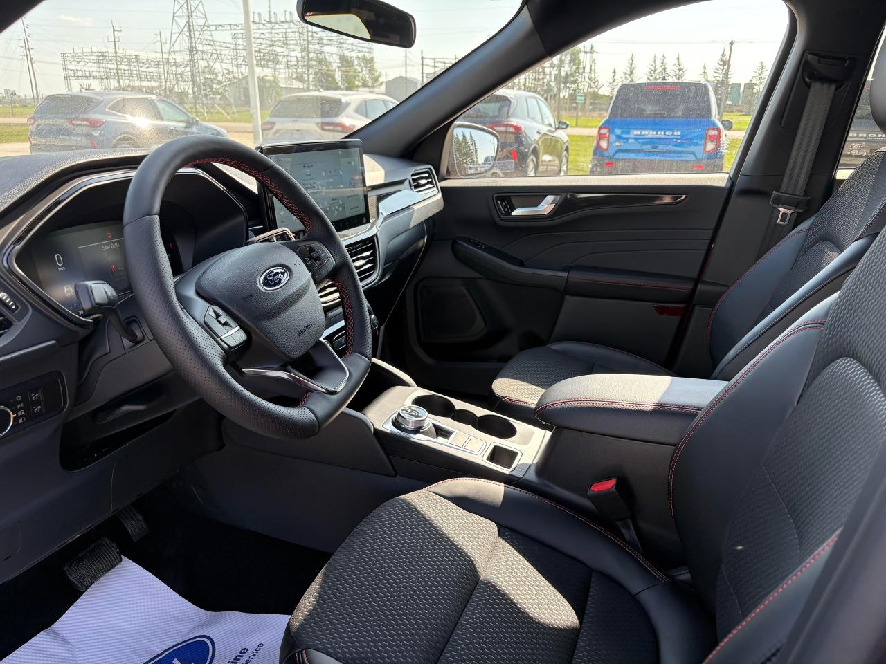 2025 Ford Escape ST-Line AWD Photo5