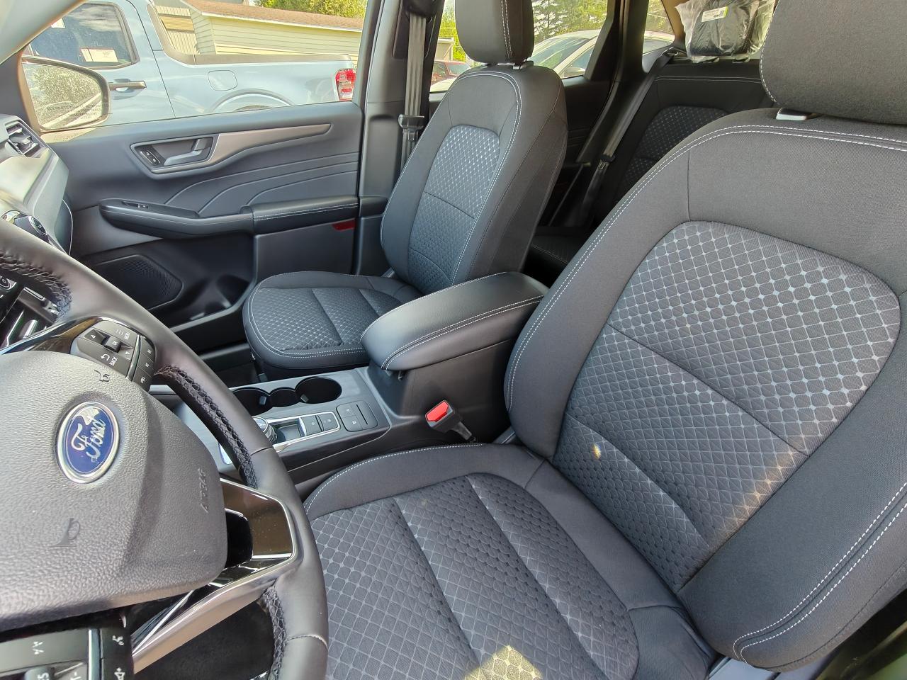 2025 Ford Escape Active AWD Photo4