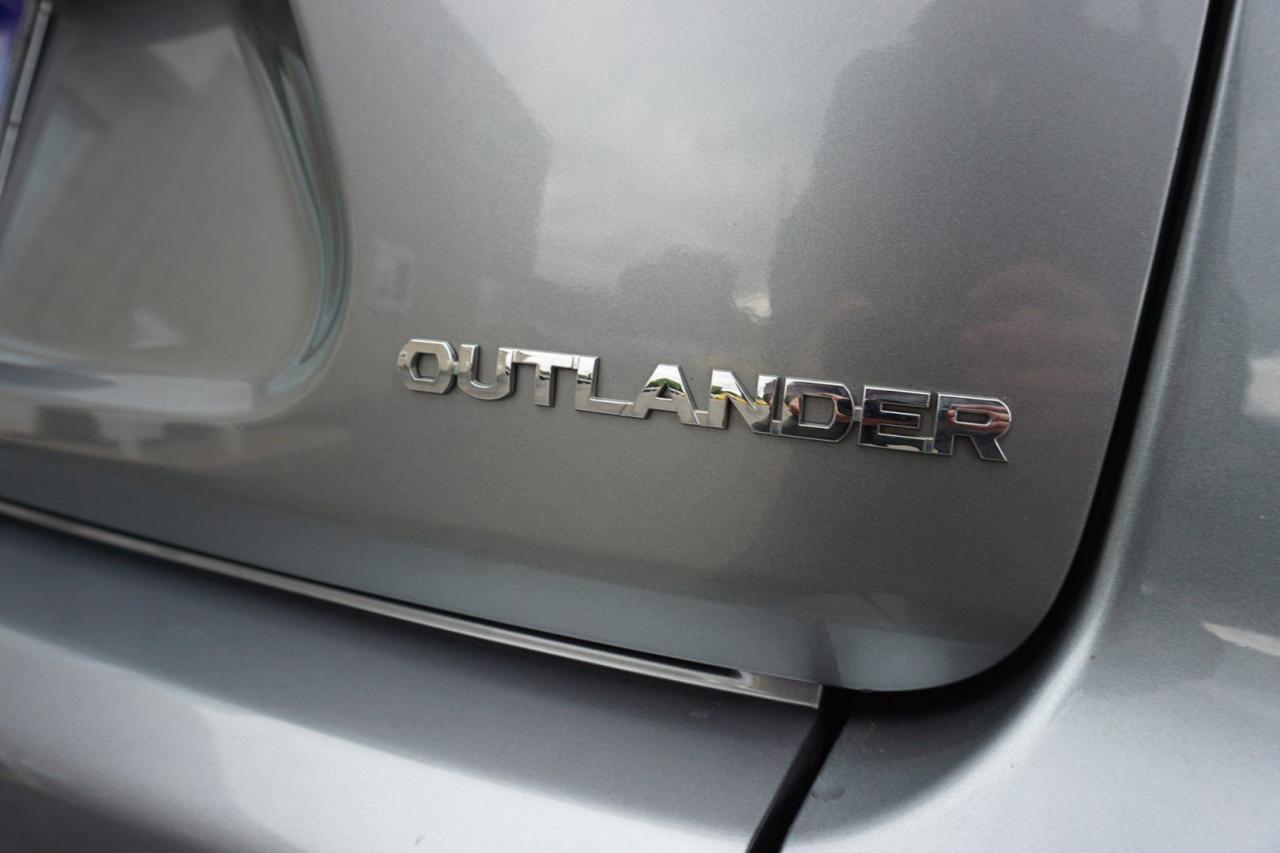 2013 Mitsubishi Outlander V6 GT S-AWC CERTIFIED *7SEATS*27 MITSUBISHI SERVICE* NAV CAMERA SUNROOF BLUETOOTH LEATHER HEATED SUNROOF CRUISE ALLOYS - Photo #40