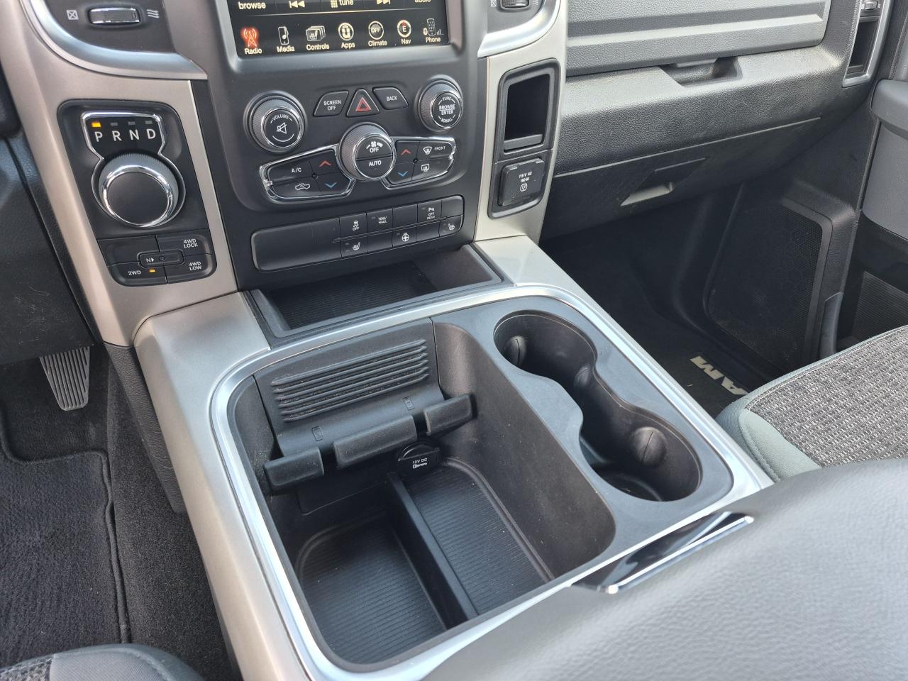 2017 RAM 1500 4WD CREW CAB 140.5" SLT Photo39