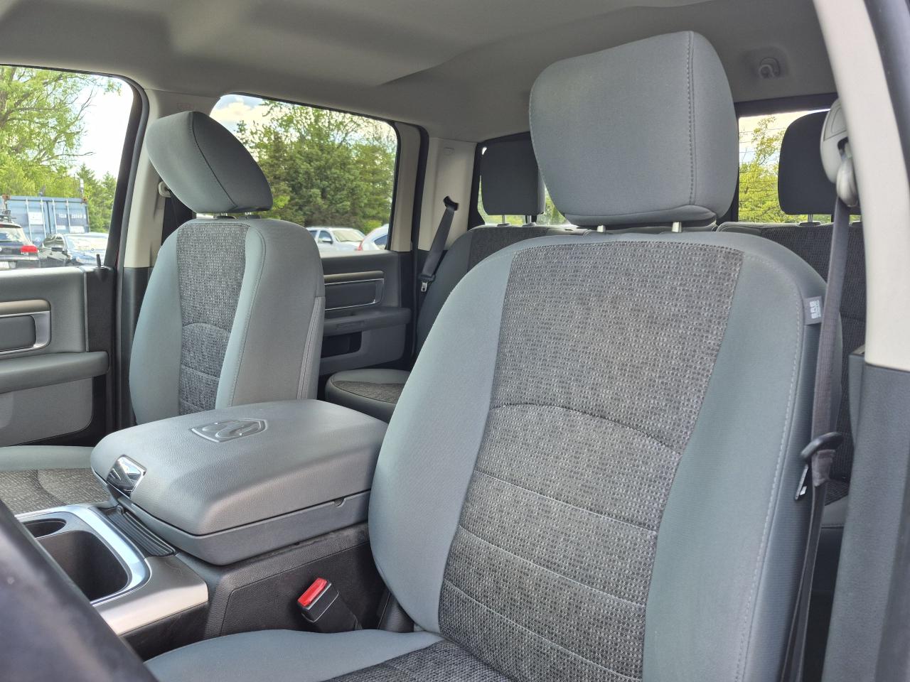 2017 RAM 1500 4WD CREW CAB 140.5" SLT Photo12