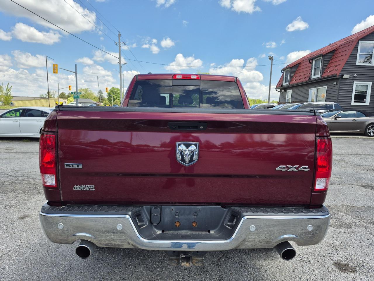 2017 RAM 1500 4WD CREW CAB 140.5" SLT Photo28