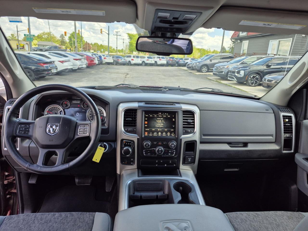 2017 RAM 1500 4WD CREW CAB 140.5" SLT Photo38