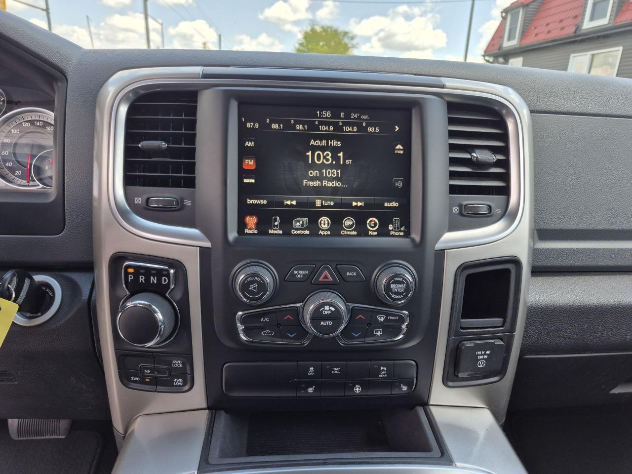 2017 RAM 1500 4WD CREW CAB 140.5" SLT Photo41