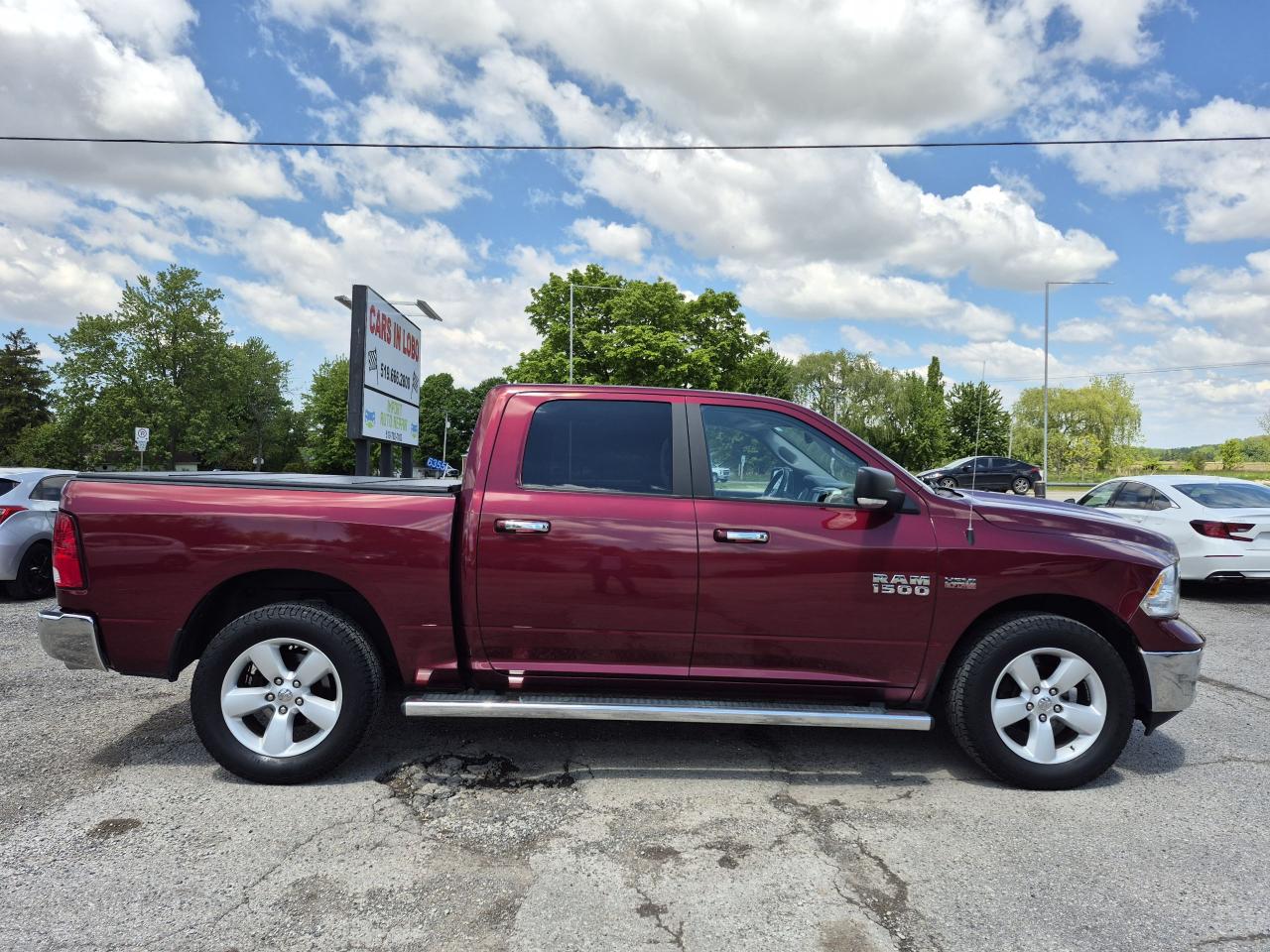 2017 RAM 1500 4WD CREW CAB 140.5" SLT Photo2