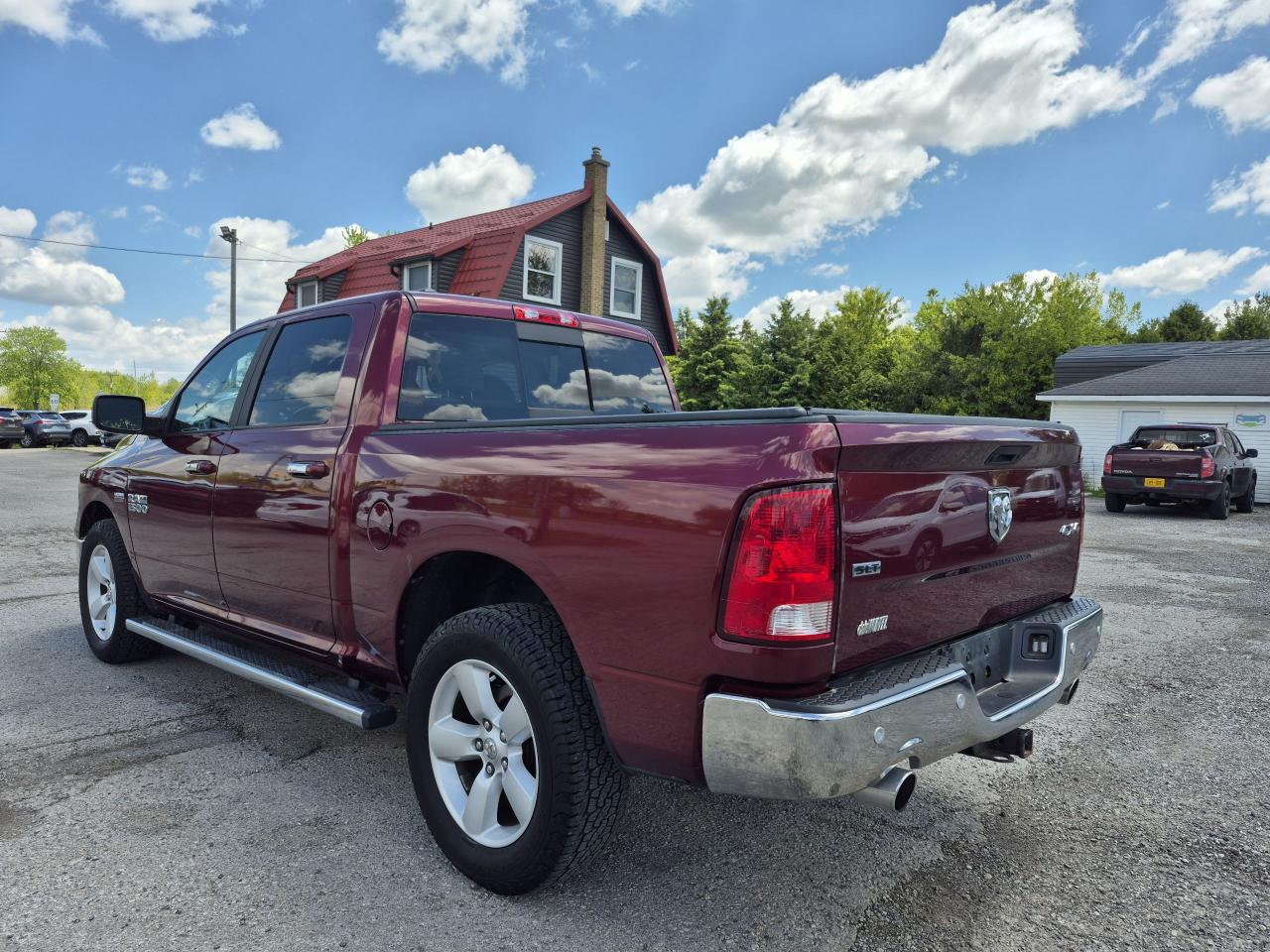 2017 RAM 1500 4WD CREW CAB 140.5" SLT Photo29