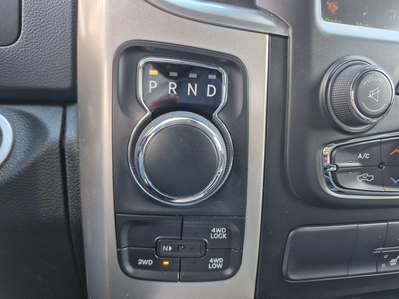 2017 RAM 1500 4WD CREW CAB 140.5" SLT Photo43
