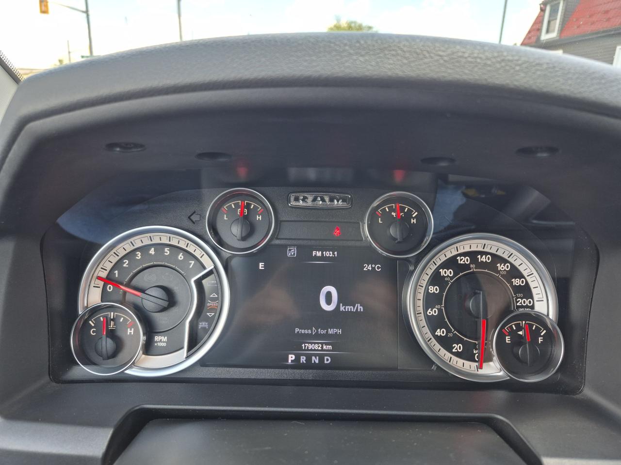 2017 RAM 1500 4WD CREW CAB 140.5" SLT Photo47