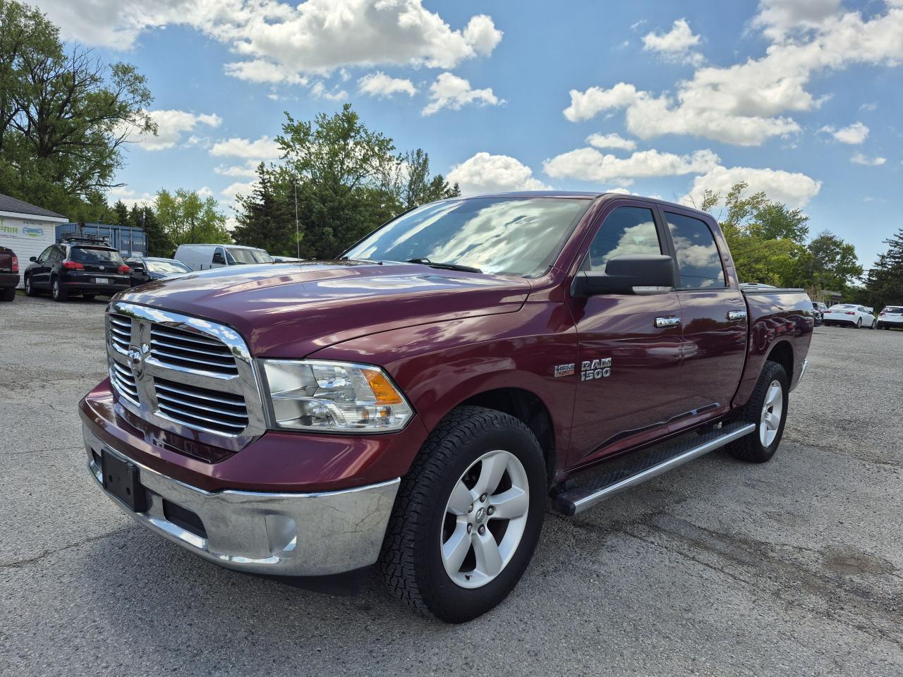 2017 RAM 1500 4WD CREW CAB 140.5" SLT Photo32
