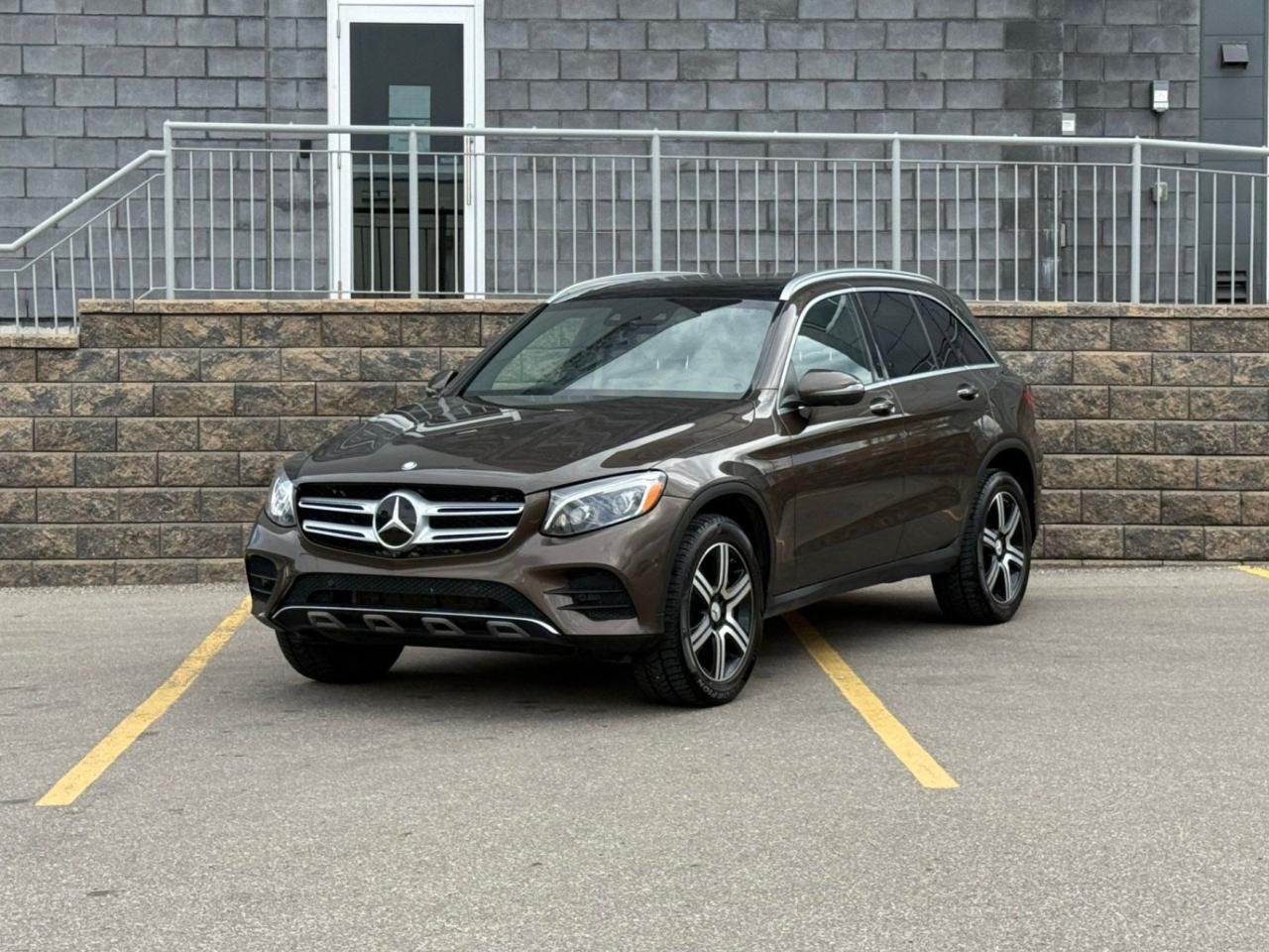 Used 2017 Mercedes-Benz GLC-Class 4MATIC 4dr GLC 300| $0 DOWN | EVERYONE APPROVED! for sale in Calgary, AB