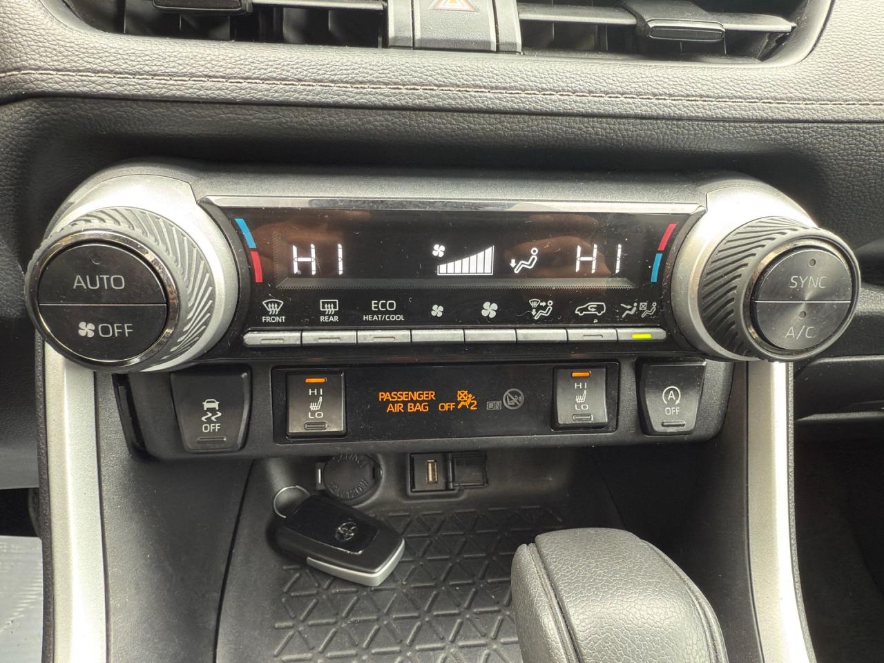 2020 Toyota RAV4 LE AWD - Photo #17